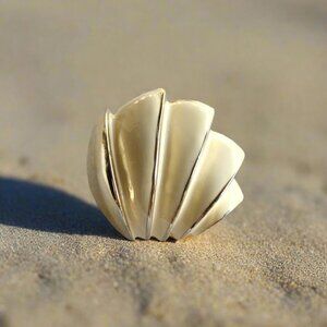 Les Bernard Shell Earrings Clip-On Vintage